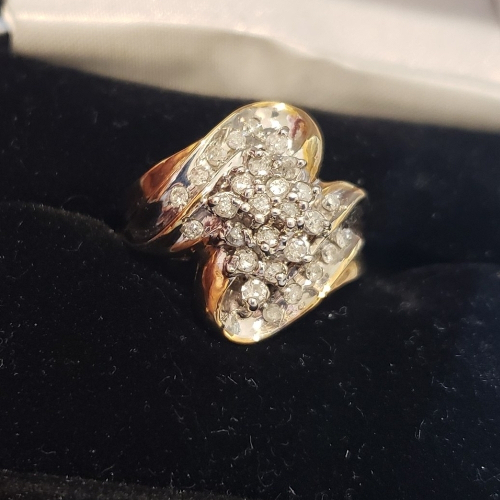 10k gold 0.75Ctt diamond cocktail ring